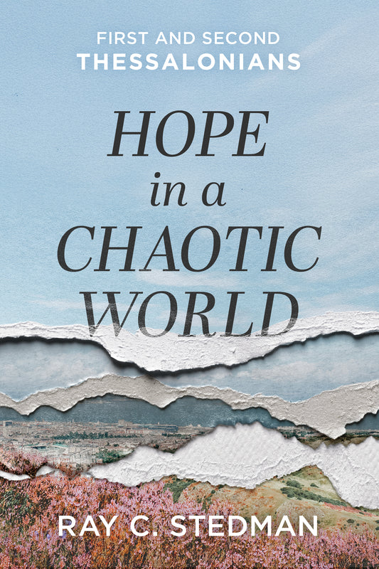 Book cover of 'Hope in a Chaotic World' by Ray C. Stedman with a scenic background.